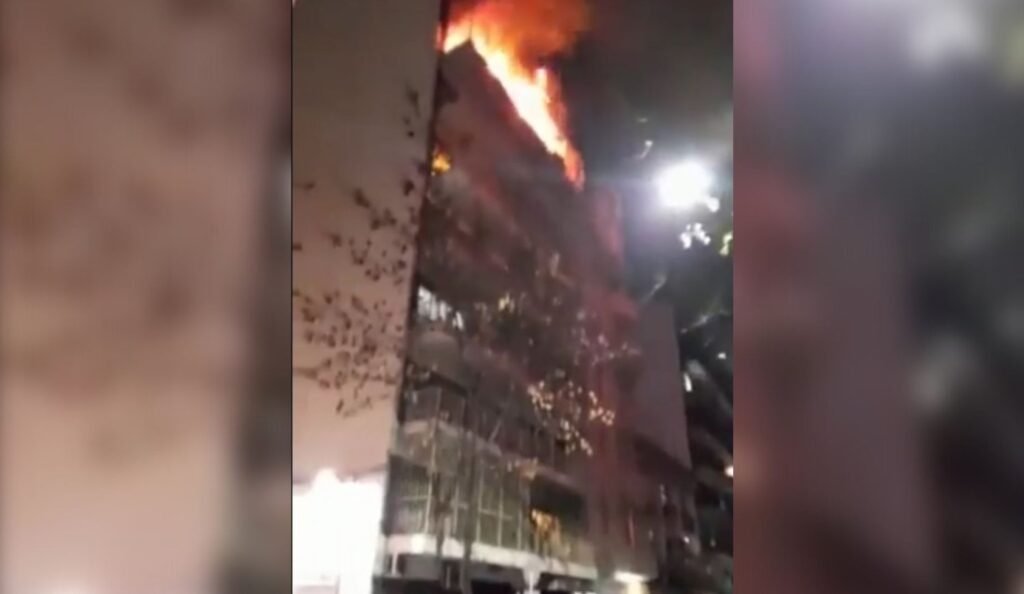 ¡Tragedia! Cinco muertos y 18 heridos en el incendio del edificio de Recoleta