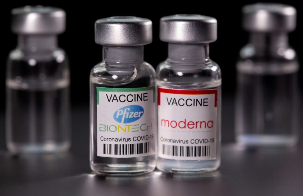 Moderna denunció a Pfizer y BioNtech por “infringir” su patente de ARNm en las vacunas contra el coronavirus
