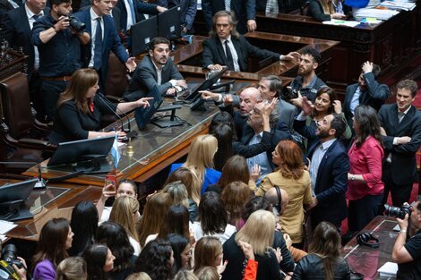 El oficialismo busca un primer triunfo en el Congreso, pero las extraordinarias terminan con saldo negativo