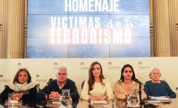 En medio de protestas, Victoria Villarruel encabezó un acto homenaje a las víctimas del terrorismo