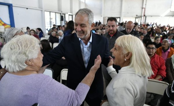 Elecciones 2023 en La Plata.- Julio Alak: “Vamos a escriturar las 700 viviendas de la bajada de la Autopista realizadas por nuestra gestión”