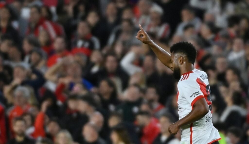 River goleó a Independiente en el Monumental