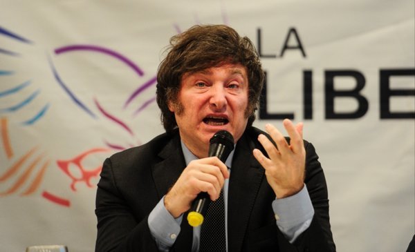 Javier Milei arremetió contra Alberto Fernández tras la denuncia penal: “Está intentando proscribir a la fuerza política más votada”