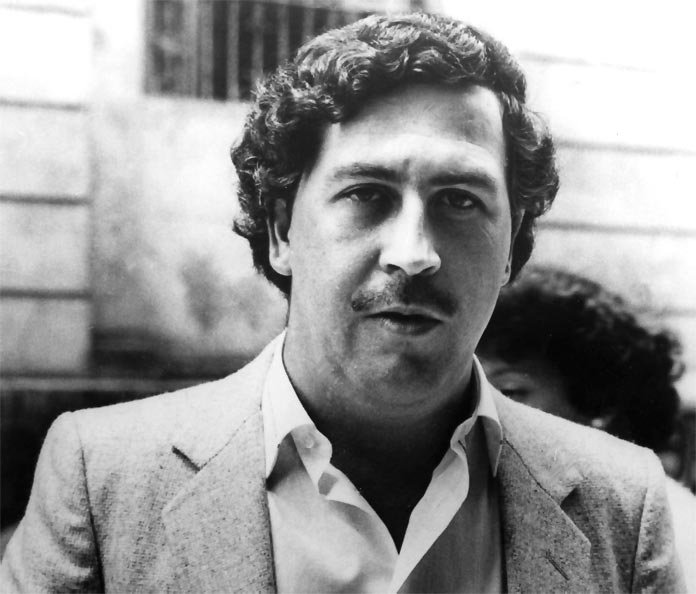 Orgías, cama de agua, spa y bellas mujeres: los días de Pablo Escobar en la cárcel que construyó a su medida