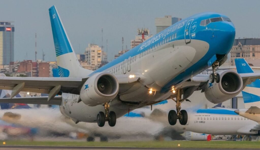 El Gobierno redujo en un 43 % la estructura gerencial de Aerolíneas Argentinas
