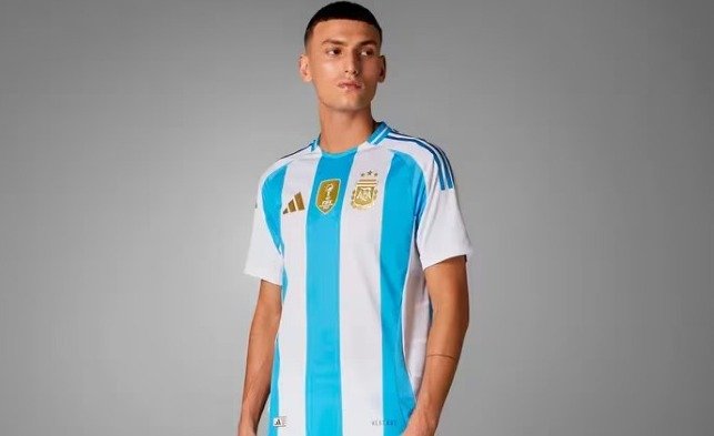 Filtraron el modelo de camiseta que podría lucir la selección argentina para la Copa América: detalles “dorados” y cambio sustancial