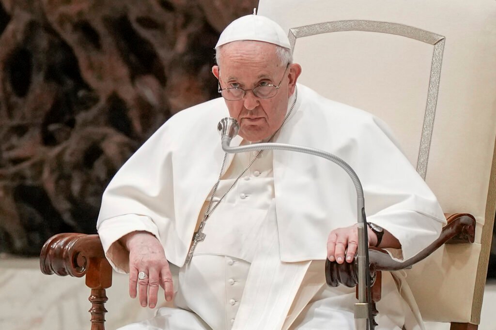 El Vaticano condenó la maternidad subrogada, el cambio de género y volvió a cuestionar al aborto