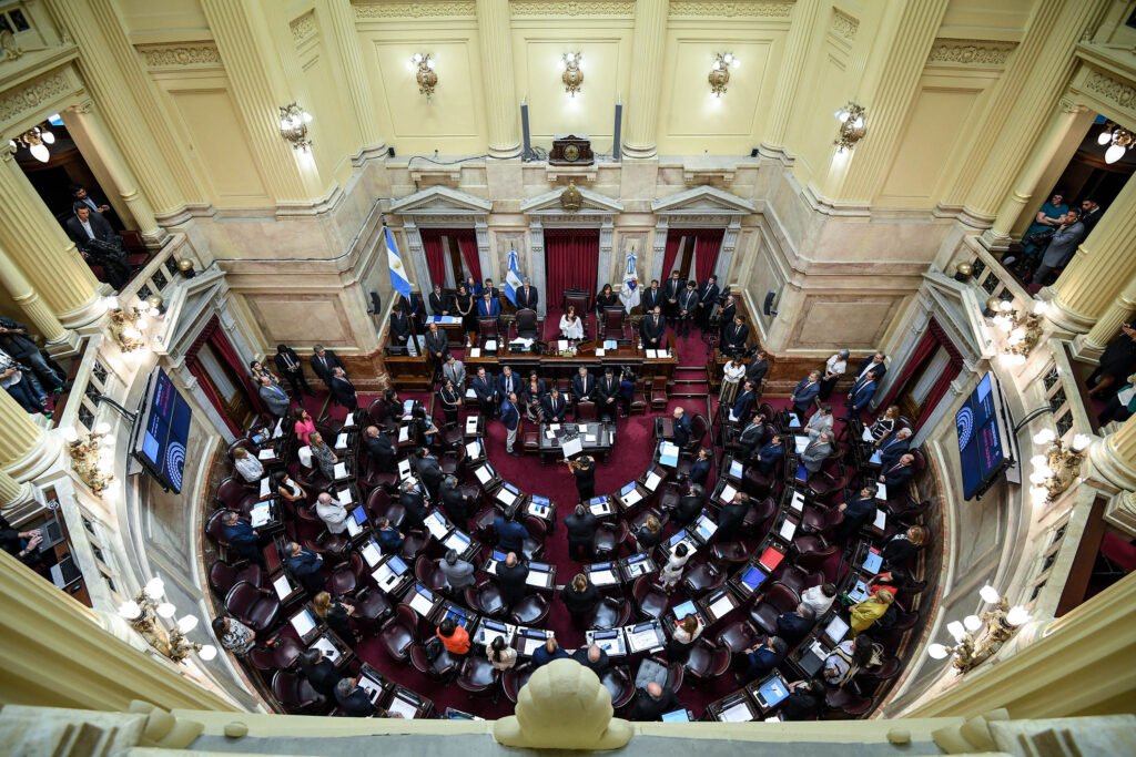 Proyecto libertario en el Senado para anular aumentos de sueldos: un giro en la política Argentina
