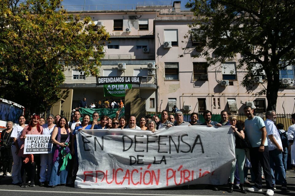 Marcha universitaria en Buenos Aires: medidas de seguridad y participación sindical aseguran la circulación