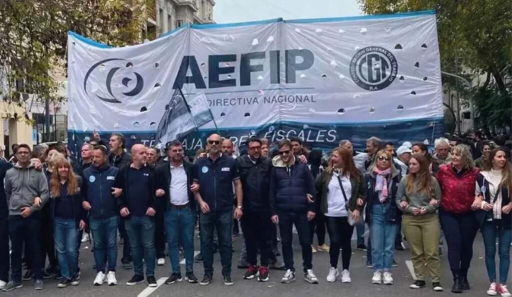 Aefip anuncia medidas de fuerza contra la disolución de la AFIP