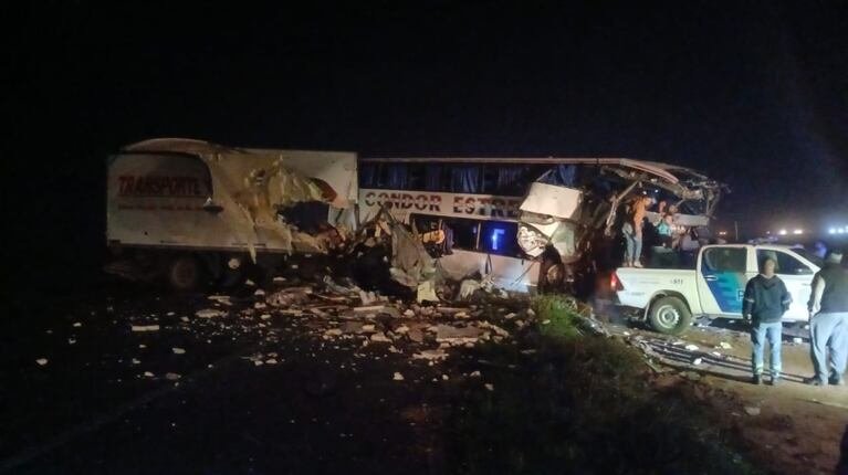 Trágico choque frontal en la Ruta 3: cuatro muertos y 15 heridos