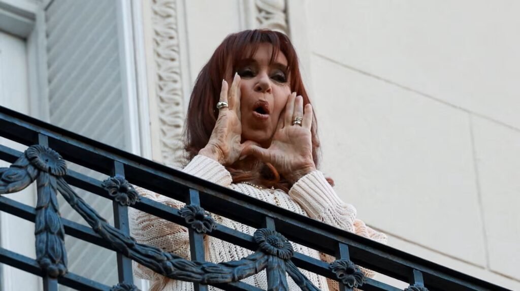 Cristina Kirchner cruzó a Milei por la crisis económica: “¡La vas a chocar mal!”