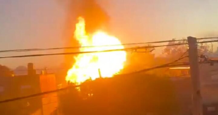 Incendio en Merlo: explotó un depósito de garrafas y dejó al menos cinco heridos