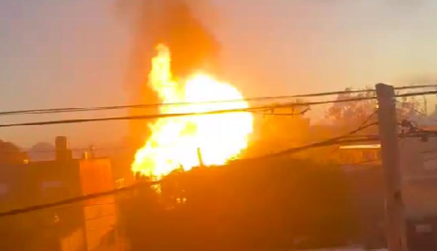 Incendio en Merlo: explotó un depósito de garrafas y dejó al menos cinco heridos