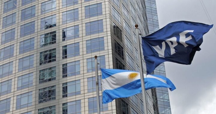 Las acciones de YPF subieron tras un fallo clave en EE.UU. favorable a la Argentina