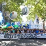 Miles de trabajadores de la salud marchan contra el ajuste y denuncian una “crisis sin pandemia”