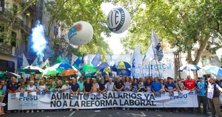 Miles de trabajadores de la salud marchan contra el ajuste y denuncian una “crisis sin pandemia”