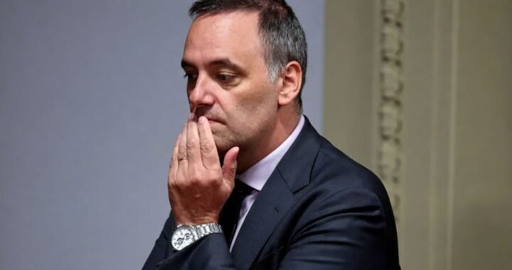 Manuel Adorni se incorporó al régimen simplificado de Ganancias mientras avanza una investigación judicial en su contra