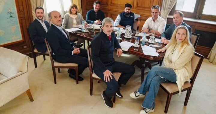 El Gobierno reúne a su mesa política para definir la agenda de reformas tras el Mundial