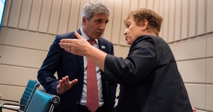 El FMI pidió a la Argentina que siga acumulando reservas para reducir el riesgo país